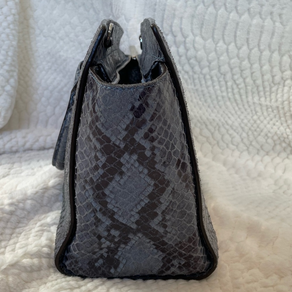 Michael Kors Riley Python Satchel
Snakeskin Embossed Leather Blue/Gray Strap - Picture 11 of 13